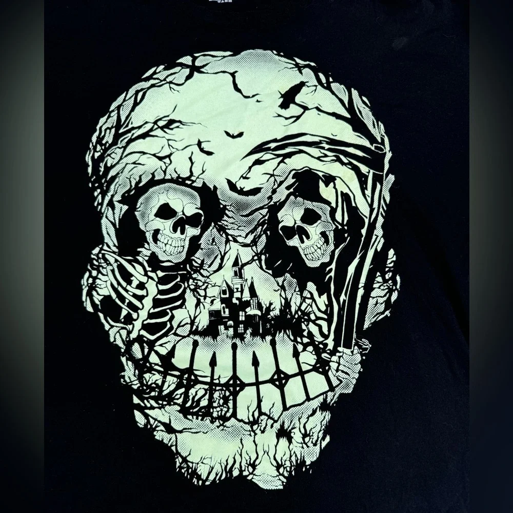 Men’s 2XL Halloween spooky skull t shirt glow in the dark graphic print black